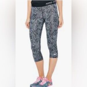 NIKE Pro cropped athletic snakeskin leggings size women’s small